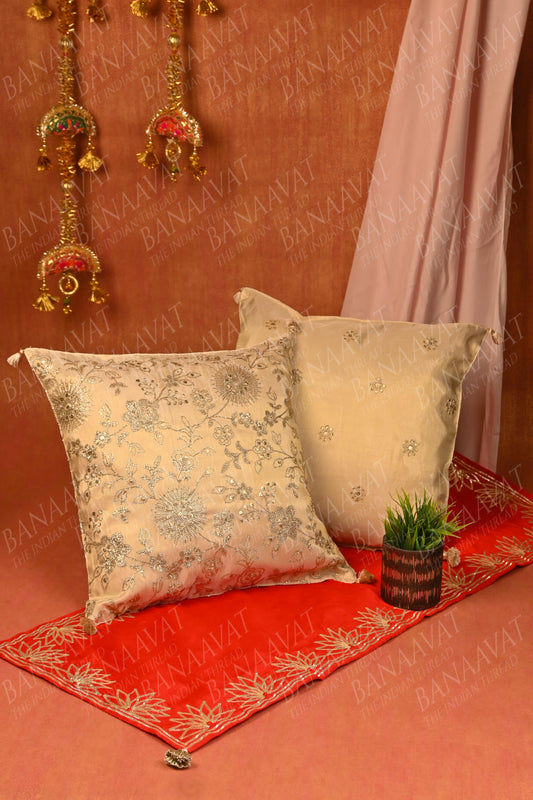 Set of 5 Cushion Covers and Table Runner (Off-White & Red)