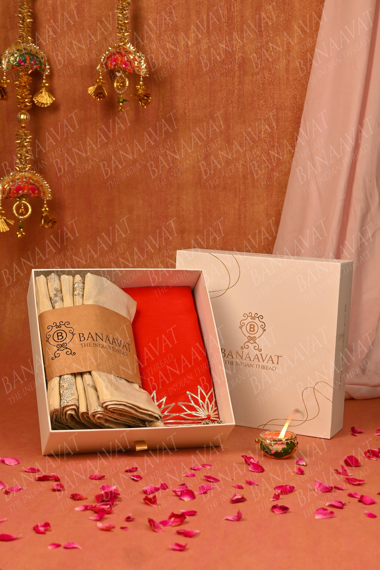 Set of 5 Cushion Covers and Table Runner (Off-White & Red)