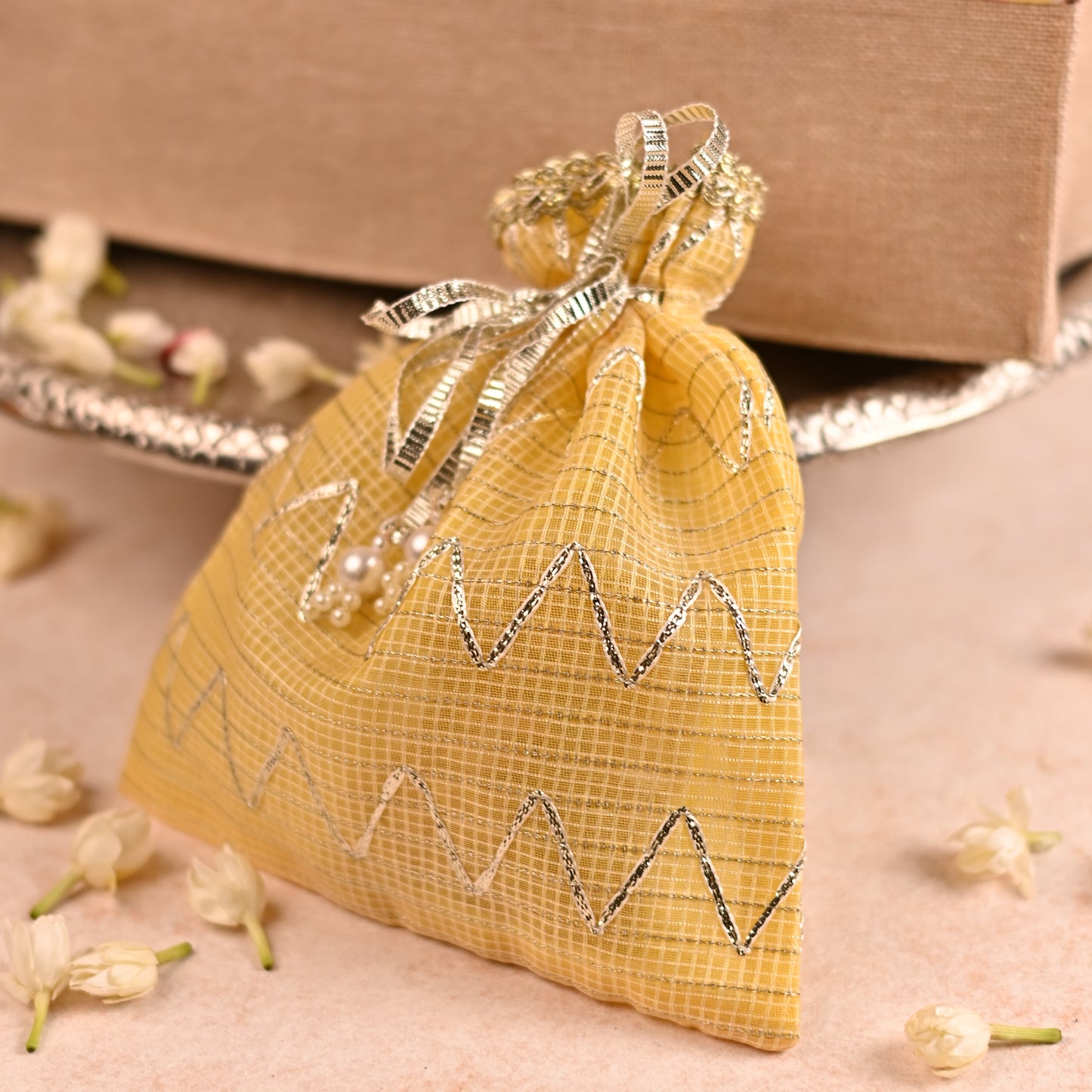 Jute Hamper Bag with Circular Handle and Matching Favor Potlis