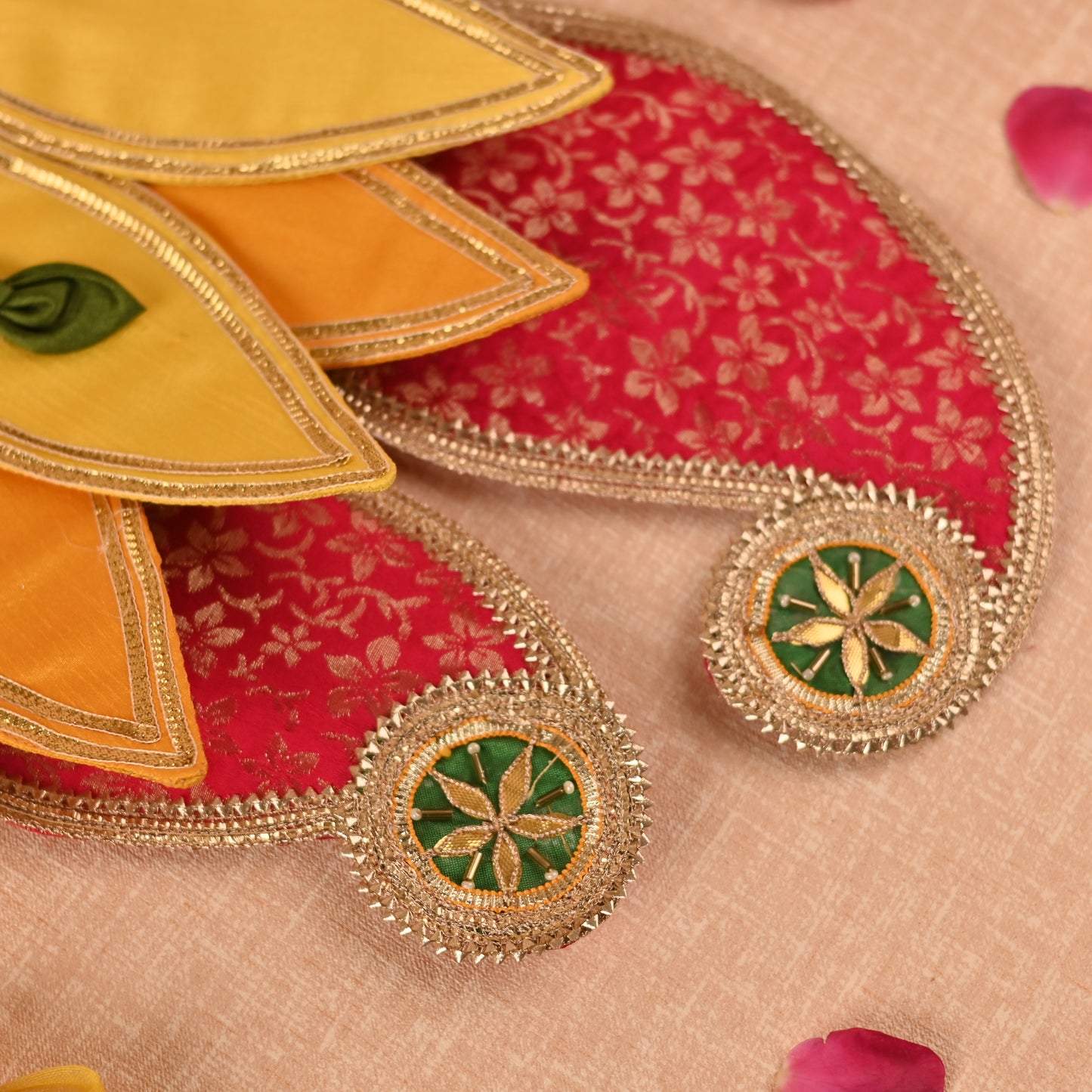 Banaavat Essence Handcrafted Sunflower Rangoli – Half Sunflower Centerpiece & Diyas (19" Semi-Circle)