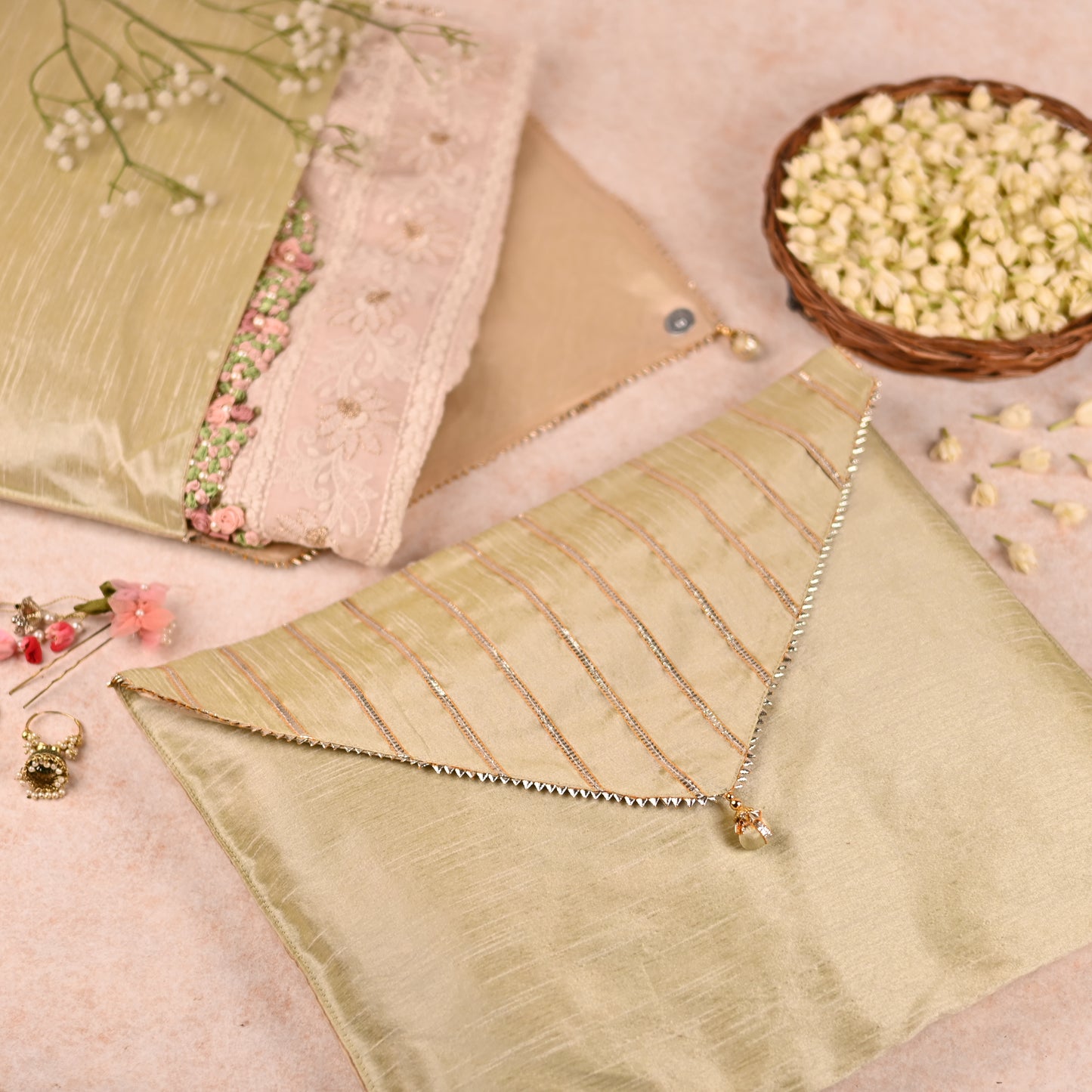 Saanjh Collection - 5-Piece Set: Saree Cover, Favor Potlis, Jewelry Organizer with Detachable Pouches, Coin Pouch, Money Envelope in Pastel Pista Green
