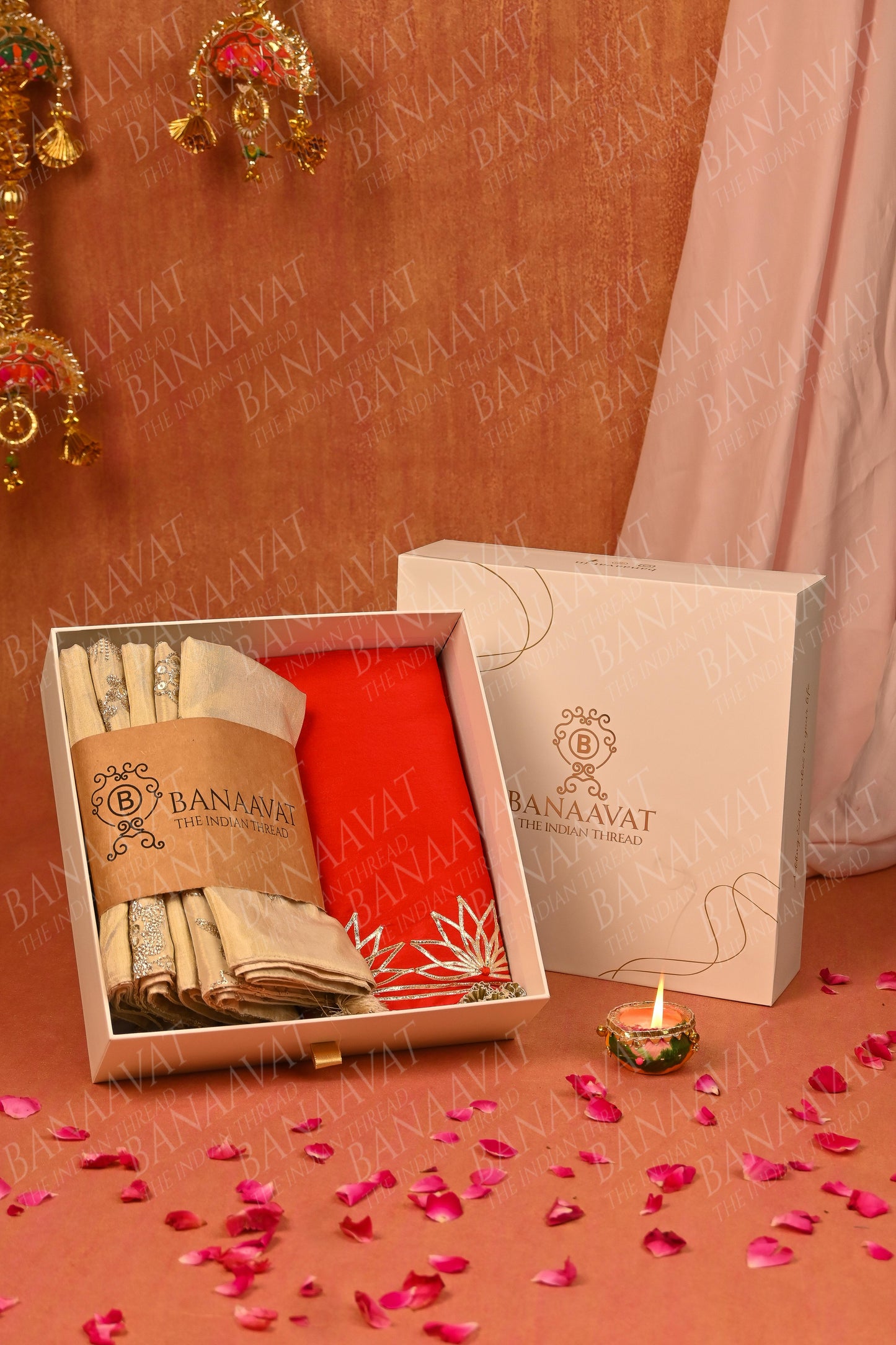 Set of 5 Cushion Covers and Table Runner (Off-White & Red)