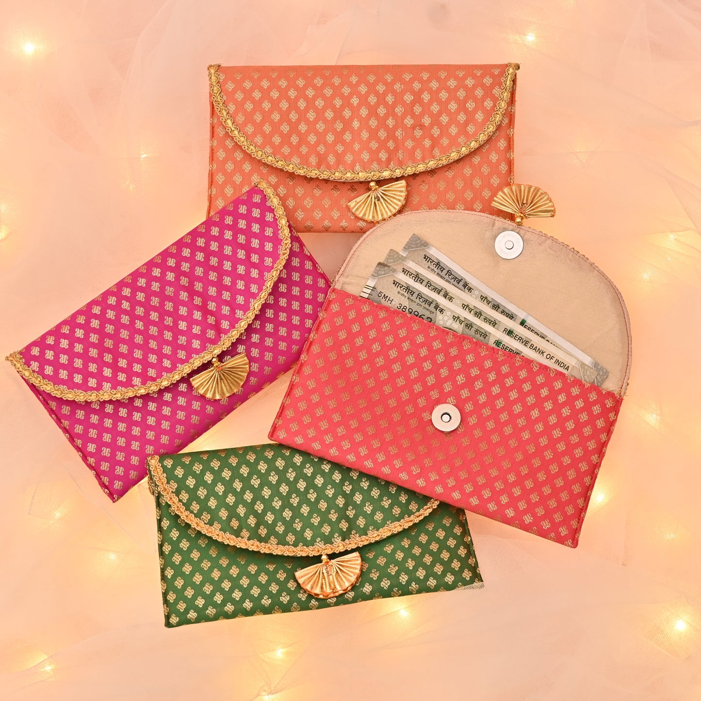 Banaavat Essence Minimal Brocade Envelope – Foam Padded (7.5"x4.5")